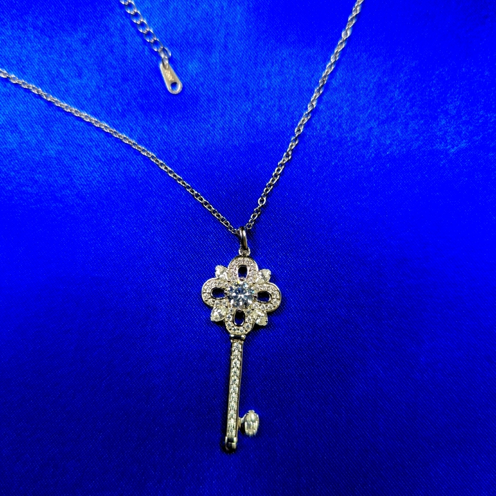 Fashion Necklace with Key Pendant
